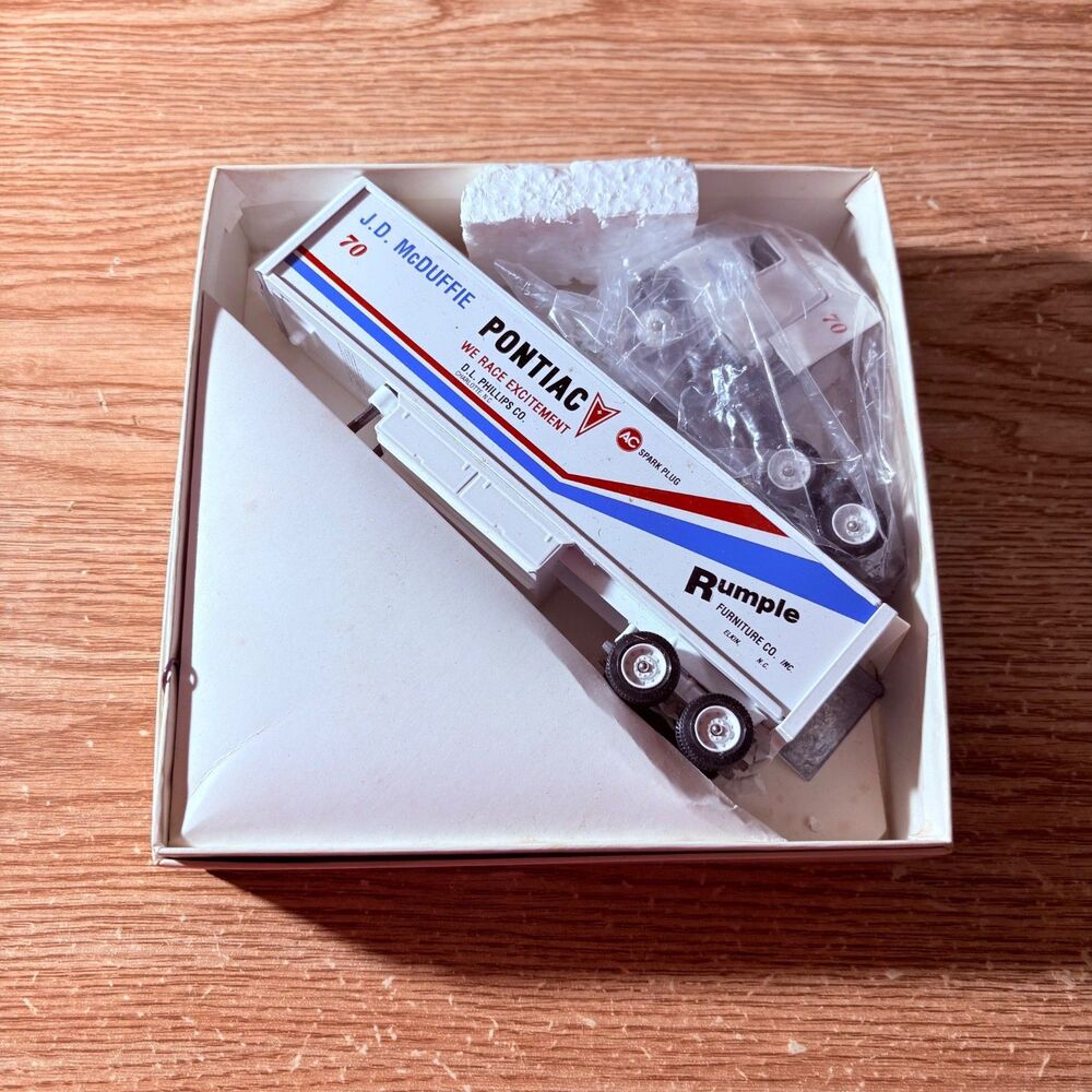 1:64th Scale WINROSS The American Racing Scene JD McDuffie Diecast Semi